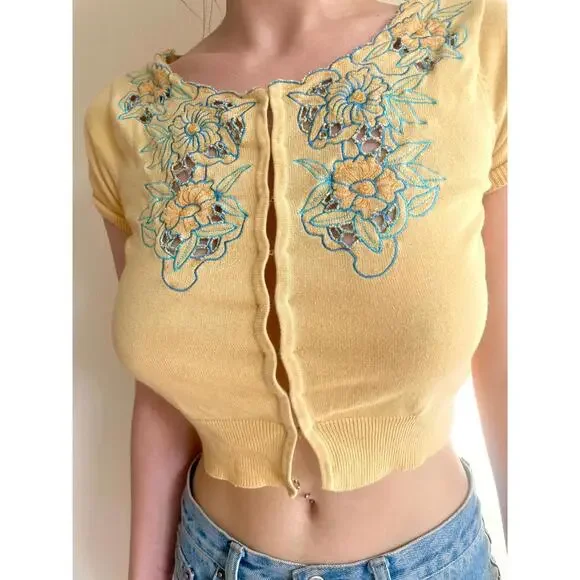 Floral Embroidered Clasp Cardigan - Picture 3 of 5